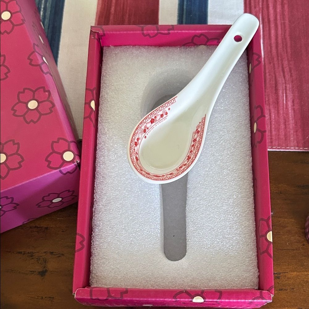 Wontoninamillion advent calendar item Red and White Ceramic Spoon new
